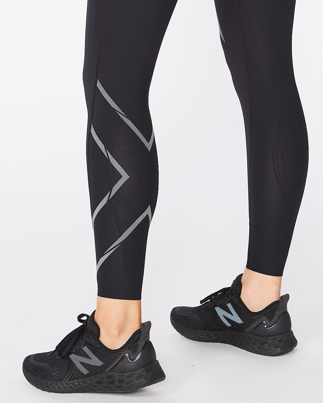 2XU Light Speed Mid-Rise Compression Tights - Cyclop.in