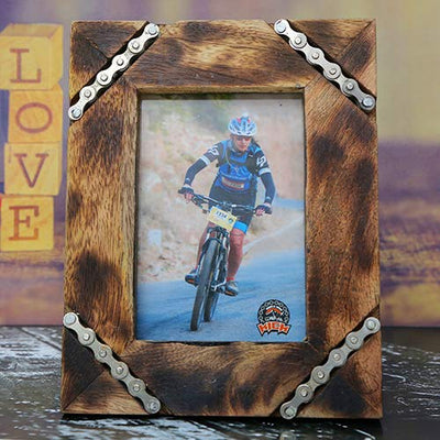 Wooden Photo Frame With Inlaid Upcycled Bike Chain In Corners - Cyclop.in