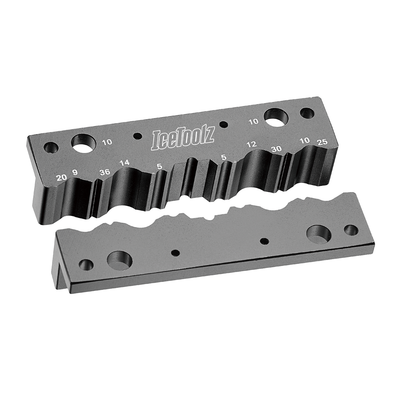 Icetoolz Axle Vise - Cyclop.in