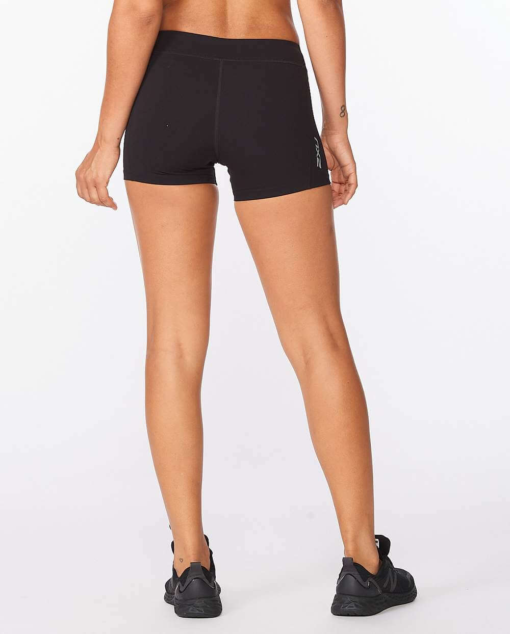 2XU Form Mid-Rise Compression 4 inch Womens Shorts - Cyclop.in